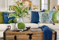 Adorable Colorful Pillow Ideas For Cozy Living Room 25