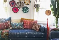 Adorable Colorful Pillow Ideas For Cozy Living Room 41