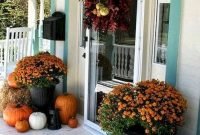 Easy And Simple Fall Porch Decoration Ideas You Must Try 09