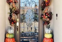Easy And Simple Fall Porch Decoration Ideas You Must Try 10