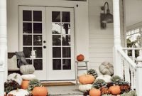 Easy And Simple Fall Porch Decoration Ideas You Must Try 11
