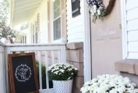 Easy And Simple Fall Porch Decoration Ideas You Must Try 14