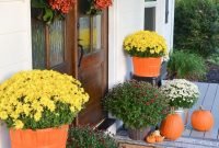 Easy And Simple Fall Porch Decoration Ideas You Must Try 16