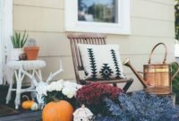 Easy And Simple Fall Porch Decoration Ideas You Must Try 22