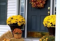 Easy And Simple Fall Porch Decoration Ideas You Must Try 24