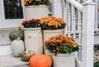 Easy And Simple Fall Porch Decoration Ideas You Must Try 27