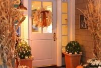 Easy And Simple Fall Porch Decoration Ideas You Must Try 35