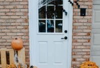 Easy And Simple Fall Porch Decoration Ideas You Must Try 37