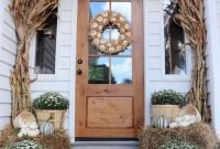 Easy And Simple Fall Porch Decoration Ideas You Must Try 39