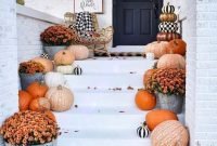 Easy And Simple Fall Porch Decoration Ideas You Must Try 45