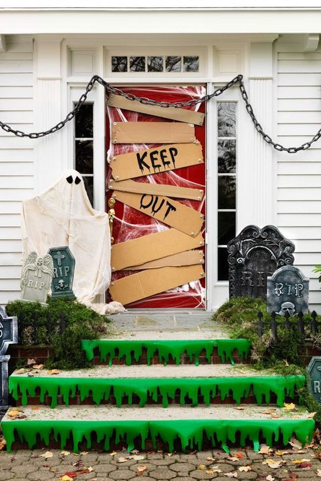 Spooky Home Decoration Ideas To Celebrate Halloween 36