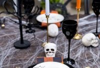 Astonishing Halloween Table Decoration That Perfect For This Year 31