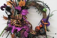 Creative DIY Halloween Wreath Design For The Thriller Night 05