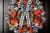 Creative DIY Halloween Wreath Design For The Thriller Night 06