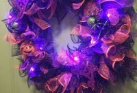 Creative DIY Halloween Wreath Design For The Thriller Night 19