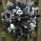 Creative DIY Halloween Wreath Design For The Thriller Night 32