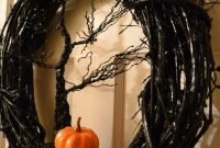 Creative DIY Halloween Wreath Design For The Thriller Night 36