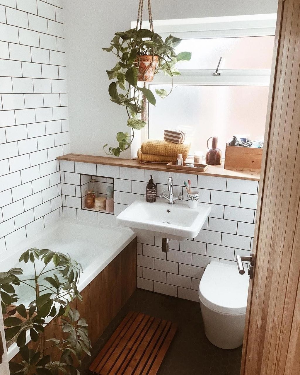 Inspiring Bathroom Decoration Ideas With Wooden Storage 19