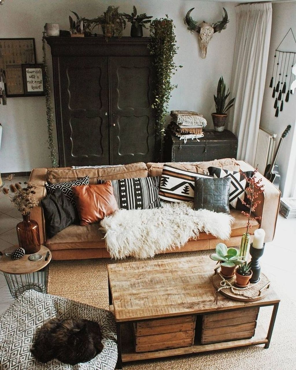Stylish Bohemian Style Living Room Decoration Ideas 42