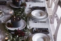 Adorable Christmas Table Setting Ideas You'll Want To Copy 28