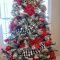 Amazing Red And White Christmas Tree Decoration Ideas 18