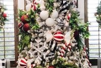 Amazing Red And White Christmas Tree Decoration Ideas 20