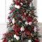 Amazing Red And White Christmas Tree Decoration Ideas 25