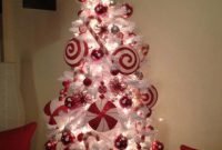 Amazing Red And White Christmas Tree Decoration Ideas 29