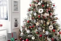 Amazing Red And White Christmas Tree Decoration Ideas 43