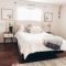 Astonishing White Bedroom Decoration That Will Inspire You 11