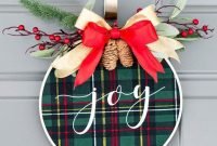 Cool Christma Wreath You Can Choice For Your Door Decorate 11