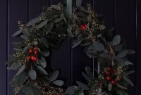 Cool Christma Wreath You Can Choice For Your Door Decorate 15