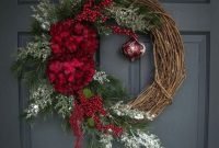 Cool Christma Wreath You Can Choice For Your Door Decorate 38