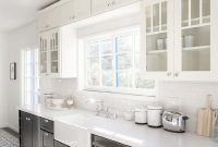 Gorgeous Grey And White Kitchen Design For Winter Season 32