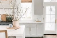Gorgeous Grey And White Kitchen Design For Winter Season 40