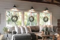 Impressive Farmhouse Living Room Decor Ideas For Winter 33
