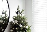 Minimalist Christmas Decor For People Who Don't Have Time To Decorate 03