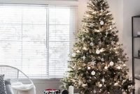 Minimalist Christmas Decor For People Who Don't Have Time To Decorate 11