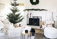 Minimalist Christmas Decor For People Who Don't Have Time To Decorate 29