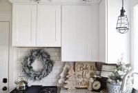 Outstanding Winter Decoration Ideas For Your Apartment 39