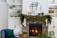 Absolutely Stunning Christmas Mantel Decorating Ideas 21