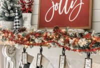 Absolutely Stunning Christmas Mantel Decorating Ideas 25