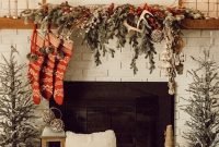 Absolutely Stunning Christmas Mantel Decorating Ideas 26