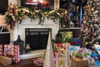 Absolutely Stunning Christmas Mantel Decorating Ideas 29