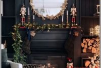 Absolutely Stunning Christmas Mantel Decorating Ideas 32