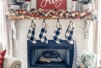 Absolutely Stunning Christmas Mantel Decorating Ideas 35