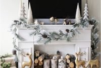 Absolutely Stunning Christmas Mantel Decorating Ideas 40