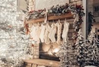 Absolutely Stunning Christmas Mantel Decorating Ideas 51