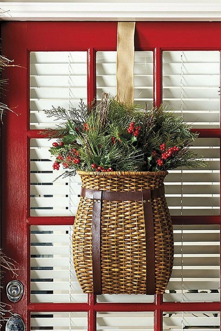 Awesome Front Door Decoration Ideas For Winter 04 LOVAHOMY