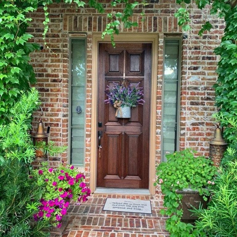 30+ Awesome Front Door Decoration Ideas For Winter